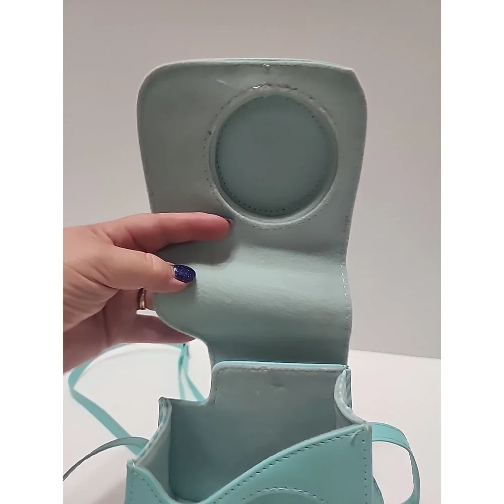 Fujifilm Instax Mini 7S Instant Camera Case Has Some Wear